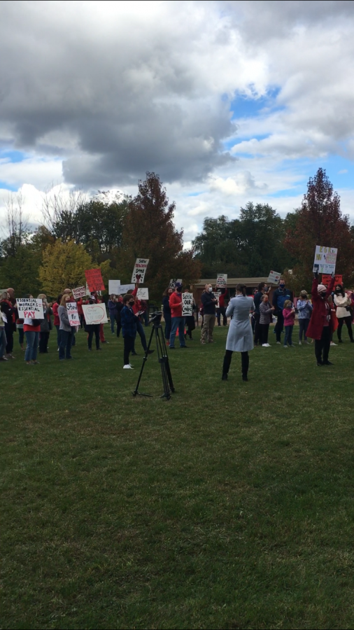 The community and educators picket at Woodcliff during contract negotiation